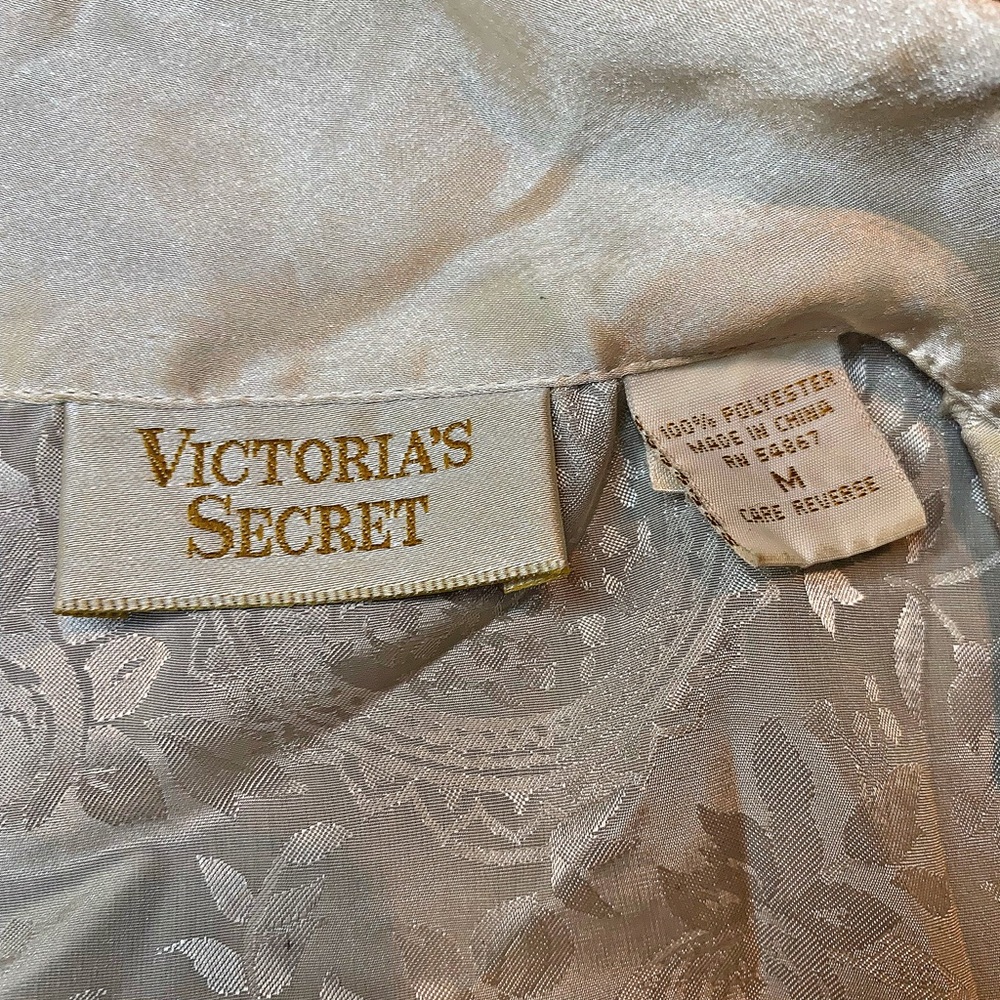 VINTAGE Y2K SILK SLEEPWEAR SHIRT VICTORIA SECRET WHITE AND GOLD TAG